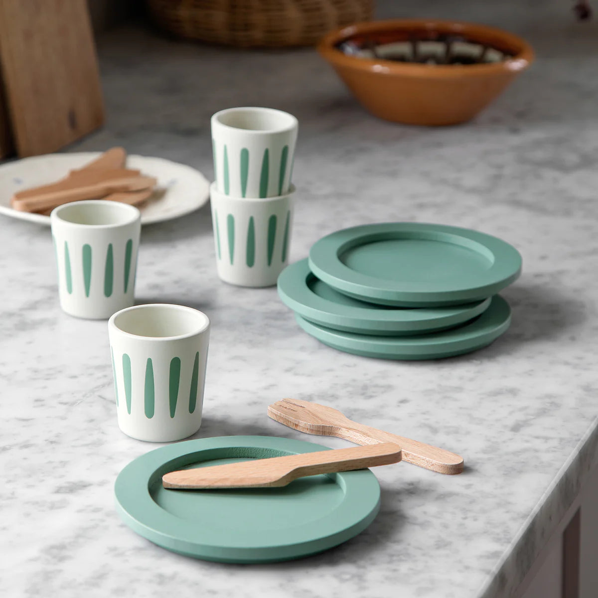 Pretend plates and cups online