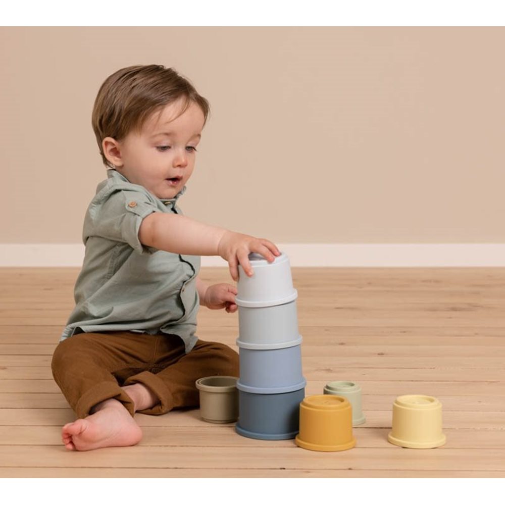 Stackable cups for store babies